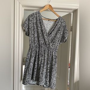 Uniqlo black & white romper, size M